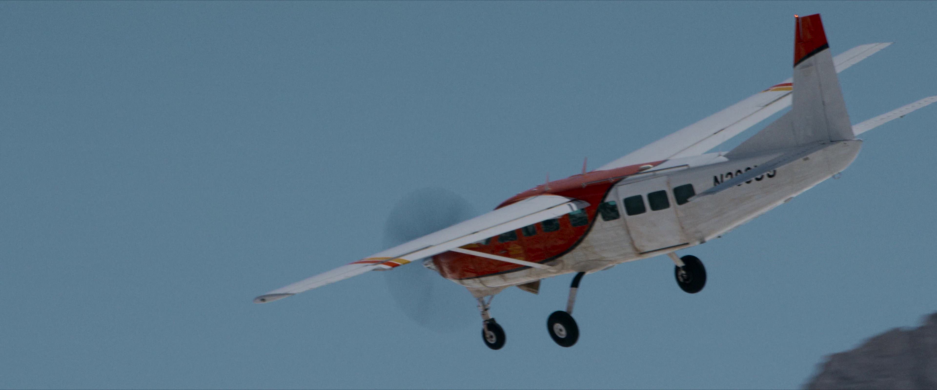 Flight Risk (2025) [4K] screencap 7503