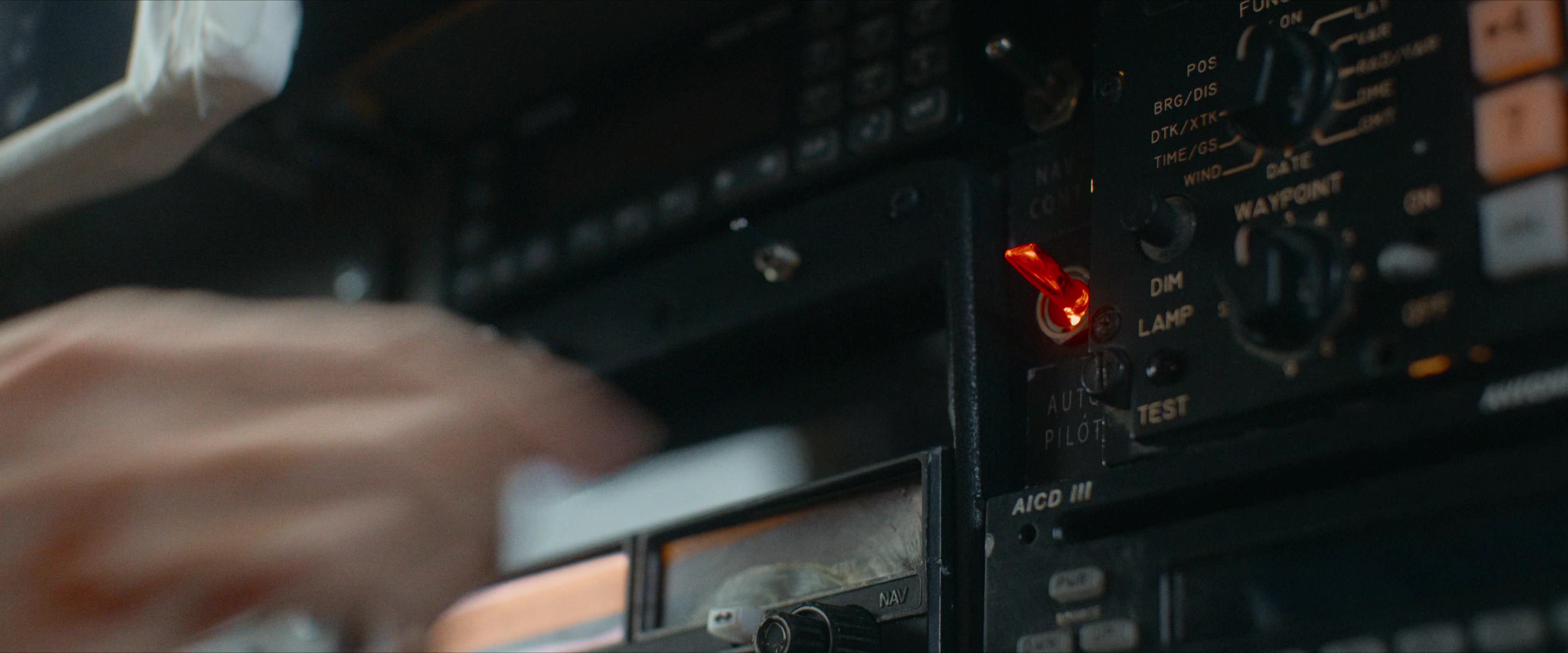 Flight Risk (2025) [4K] screencap 7800