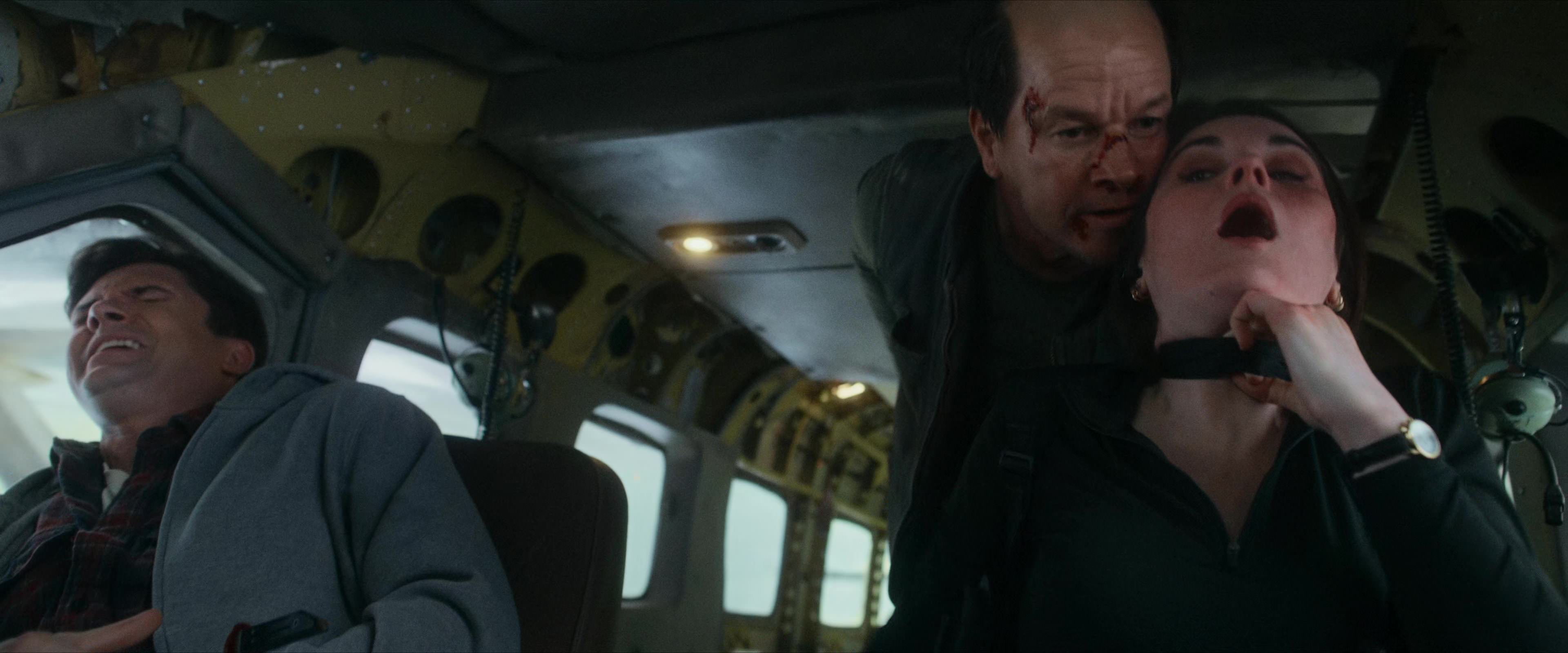 Flight Risk (2025) [4K] screencap 8391