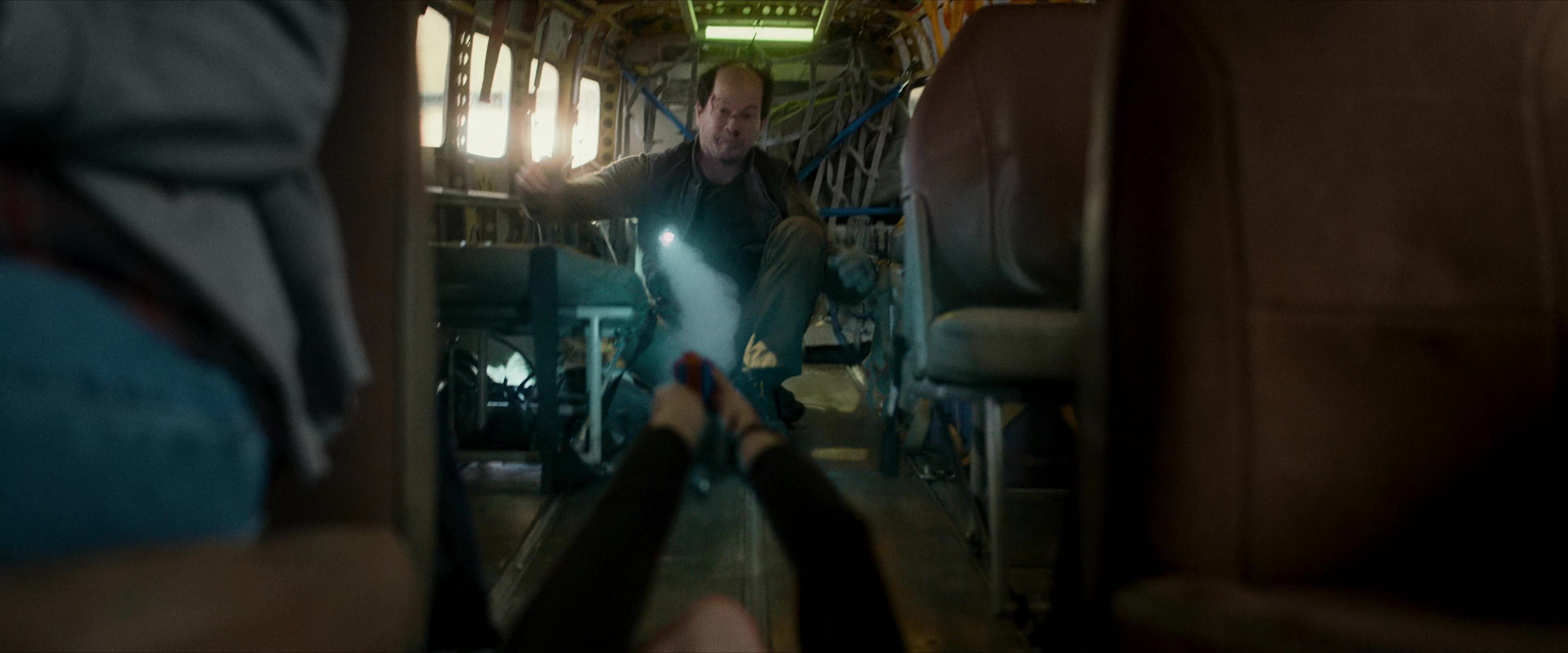 Flight Risk (2025) [4K] screencap 8499