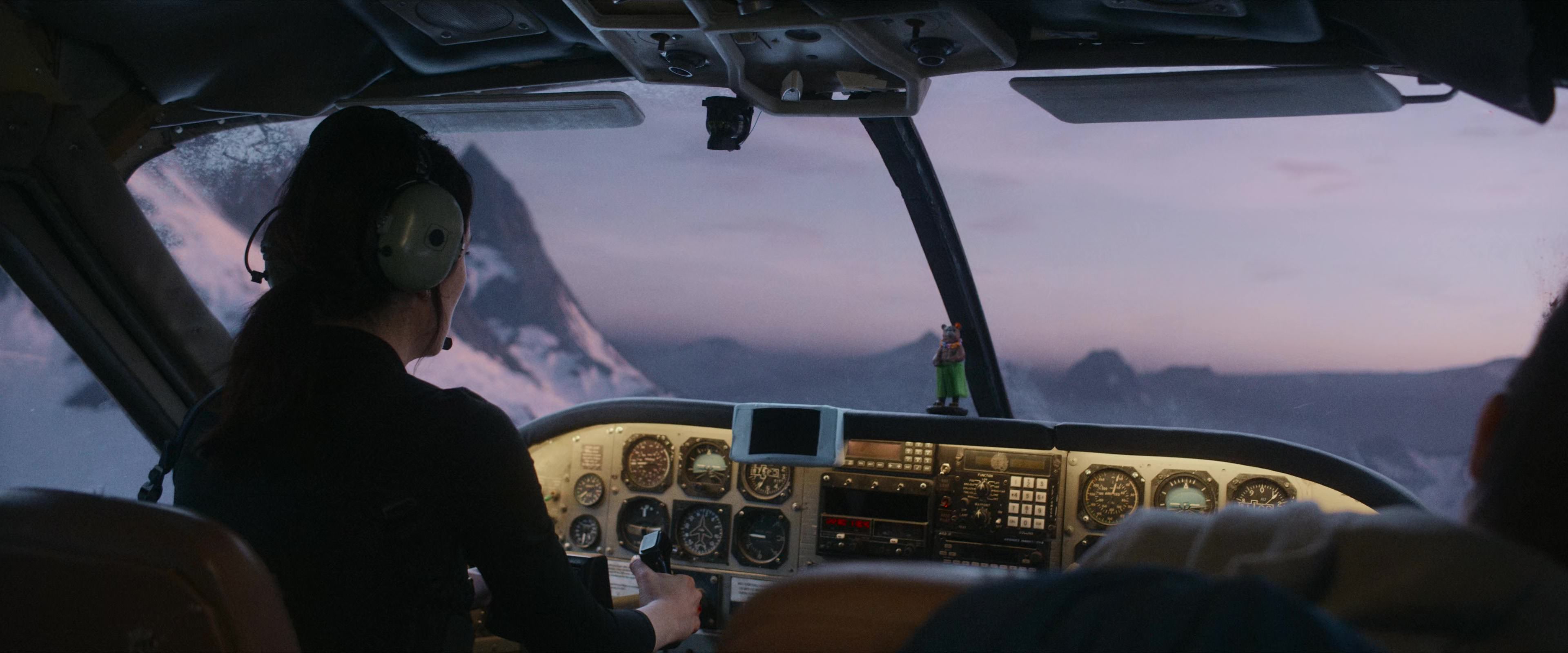Flight Risk (2025) [4K] screencap 9936