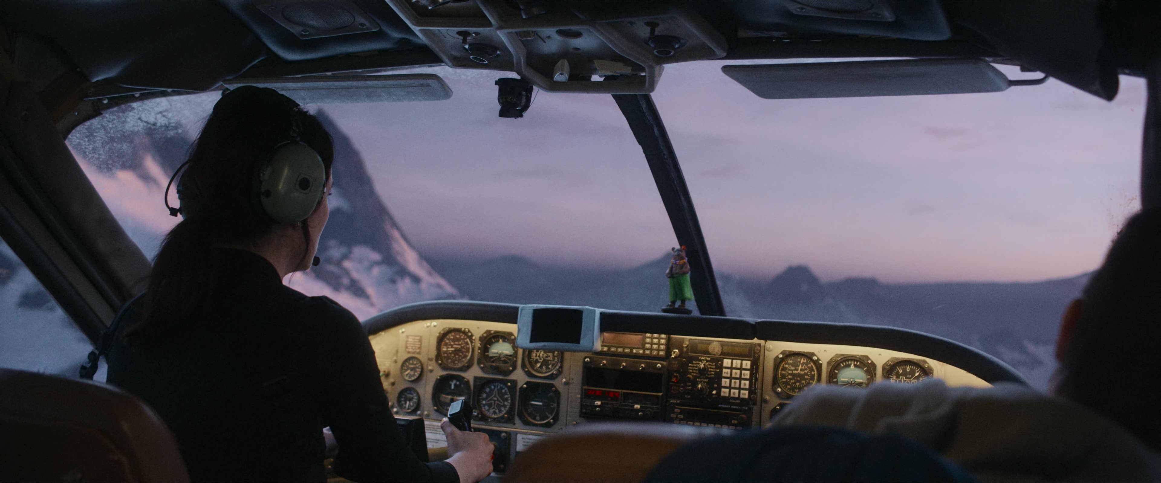 Flight Risk (2025) [4K] screencap 9939