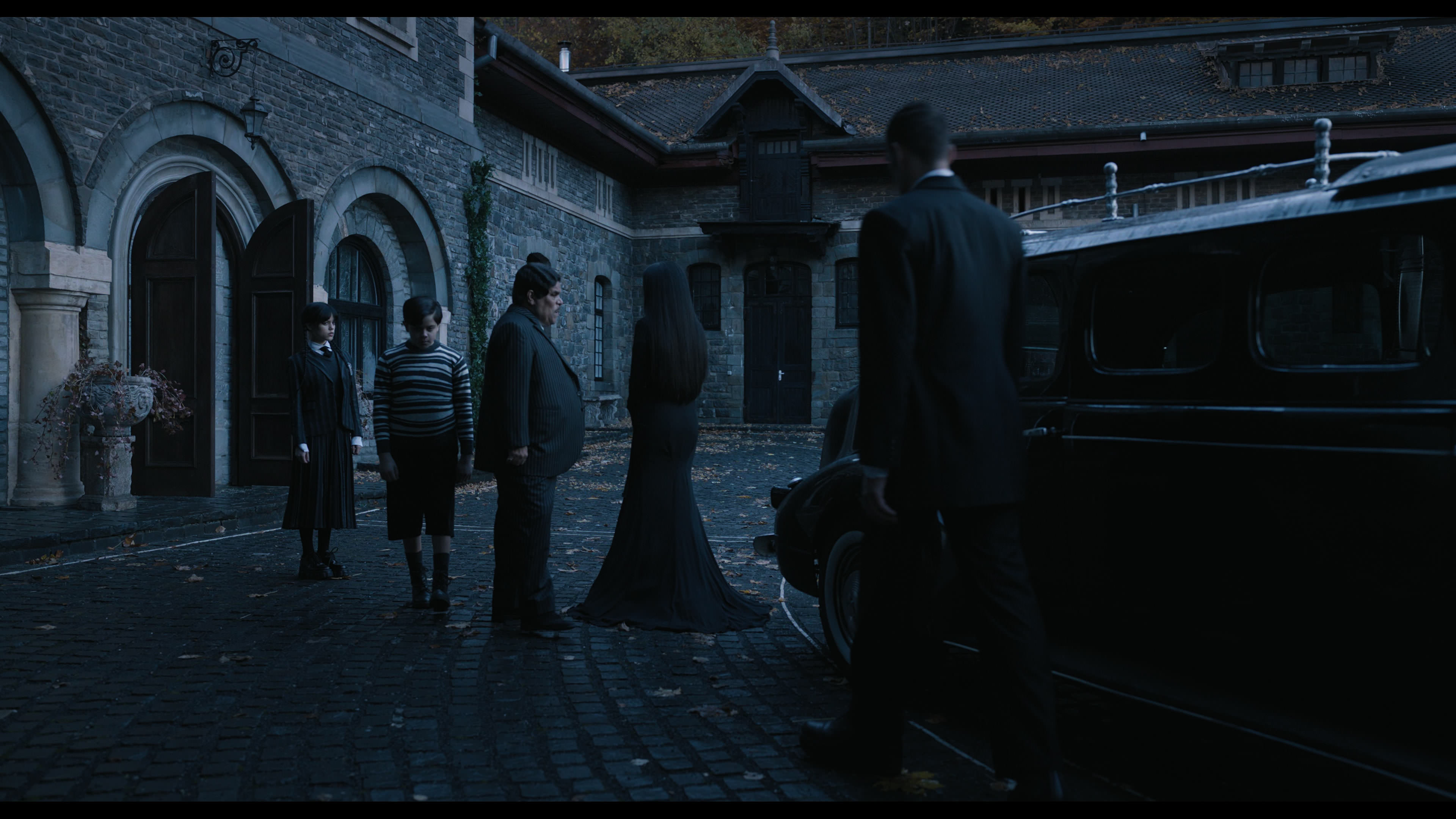 Wednesday S01E01 “Wednesday’s Child Is Full of Woe” screencap 2055