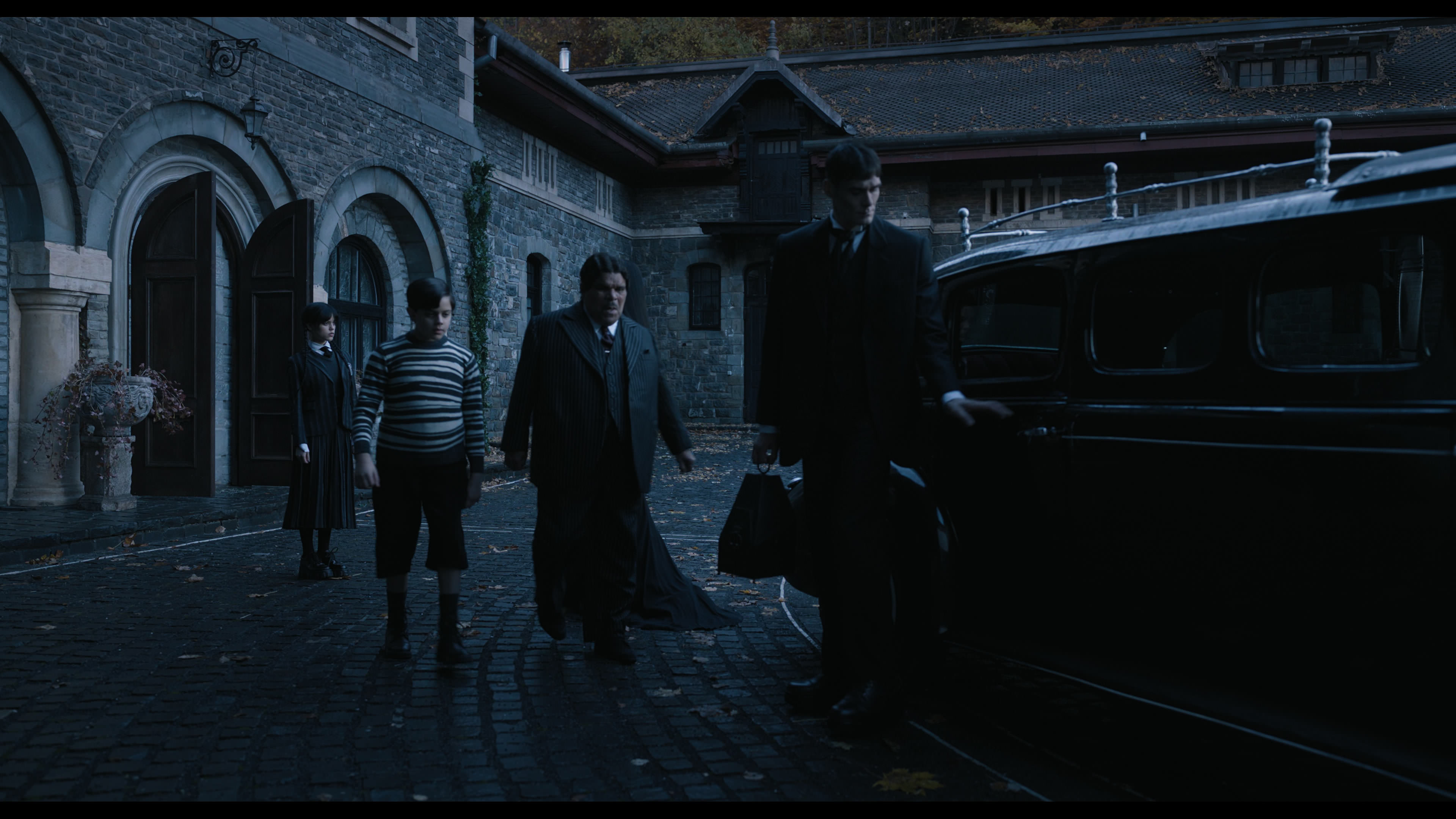 Wednesday S01E01 “Wednesday’s Child Is Full of Woe” screencap 2058
