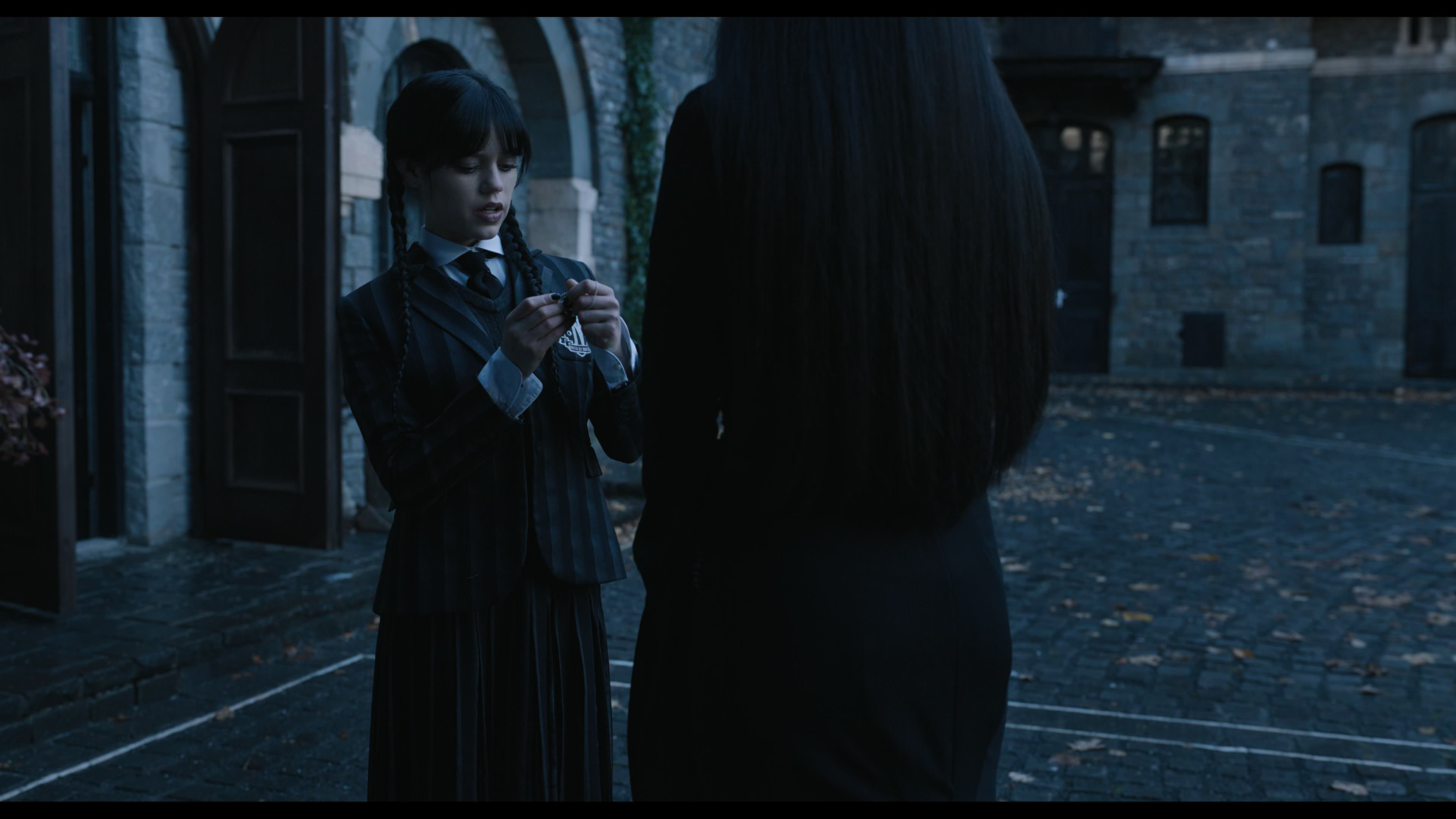 Wednesday S01E01 “Wednesday’s Child Is Full of Woe” screencap 2235