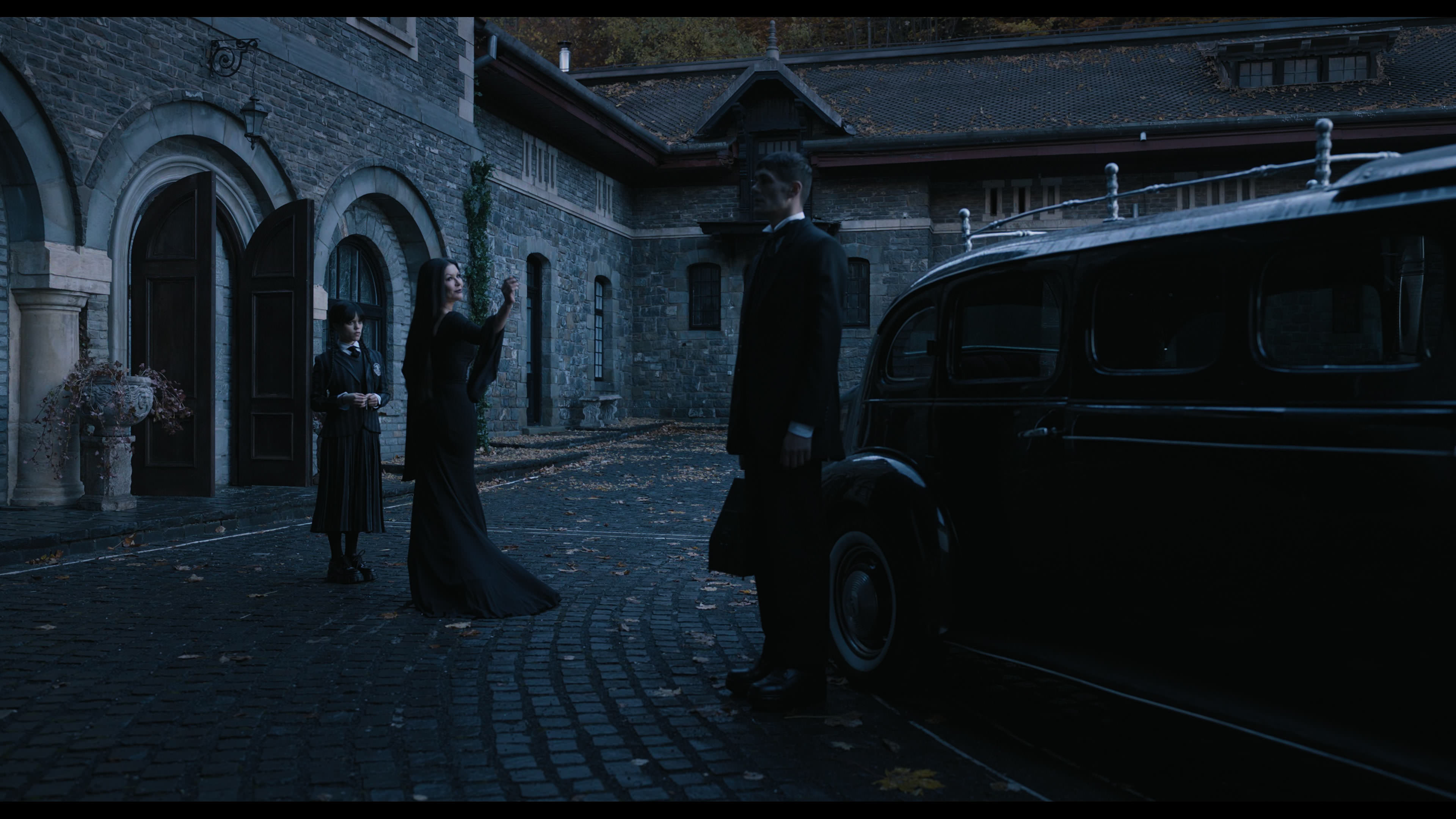 Wednesday S01E01 “Wednesday’s Child Is Full of Woe” screencap 2307