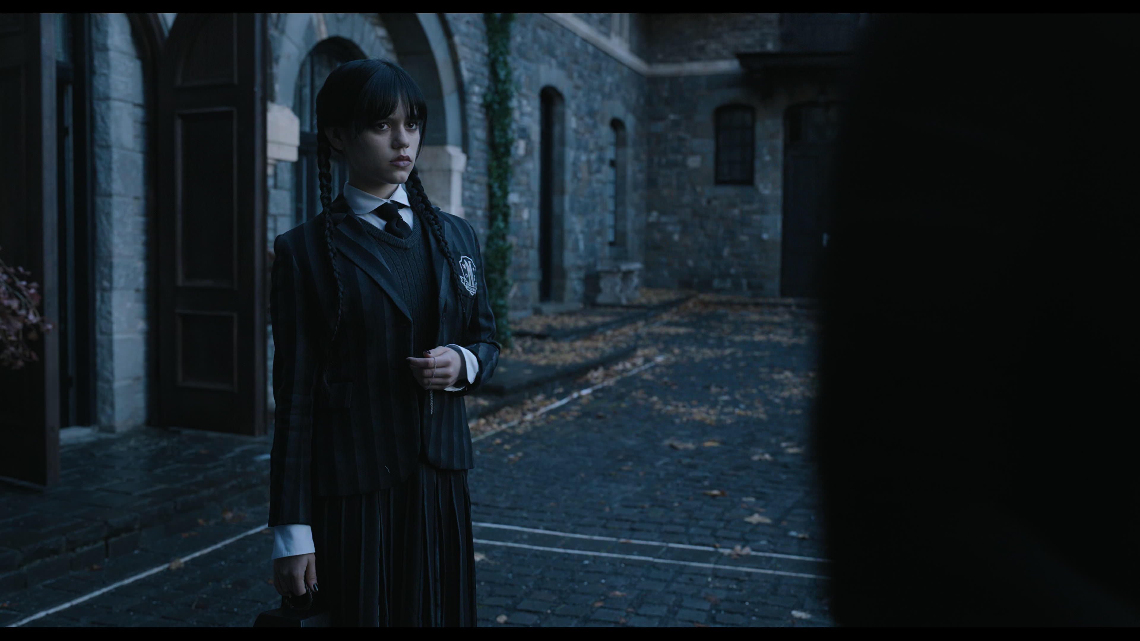 Wednesday S01E01 “Wednesday’s Child Is Full of Woe” screencap 2355