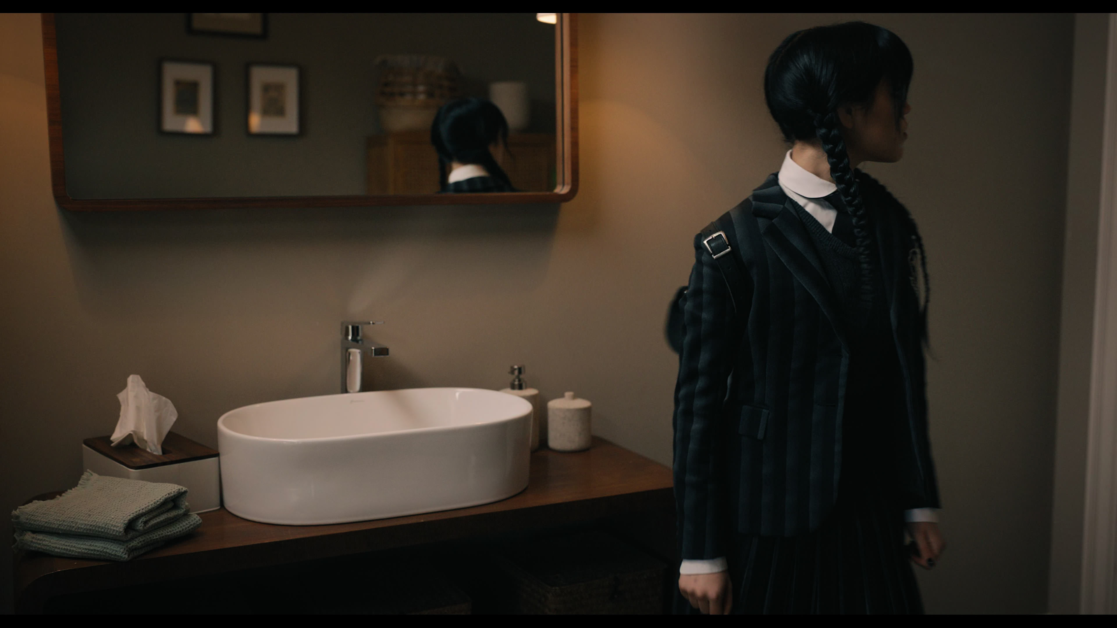 Wednesday S01E01 “Wednesday’s Child Is Full of Woe” screencap 4788