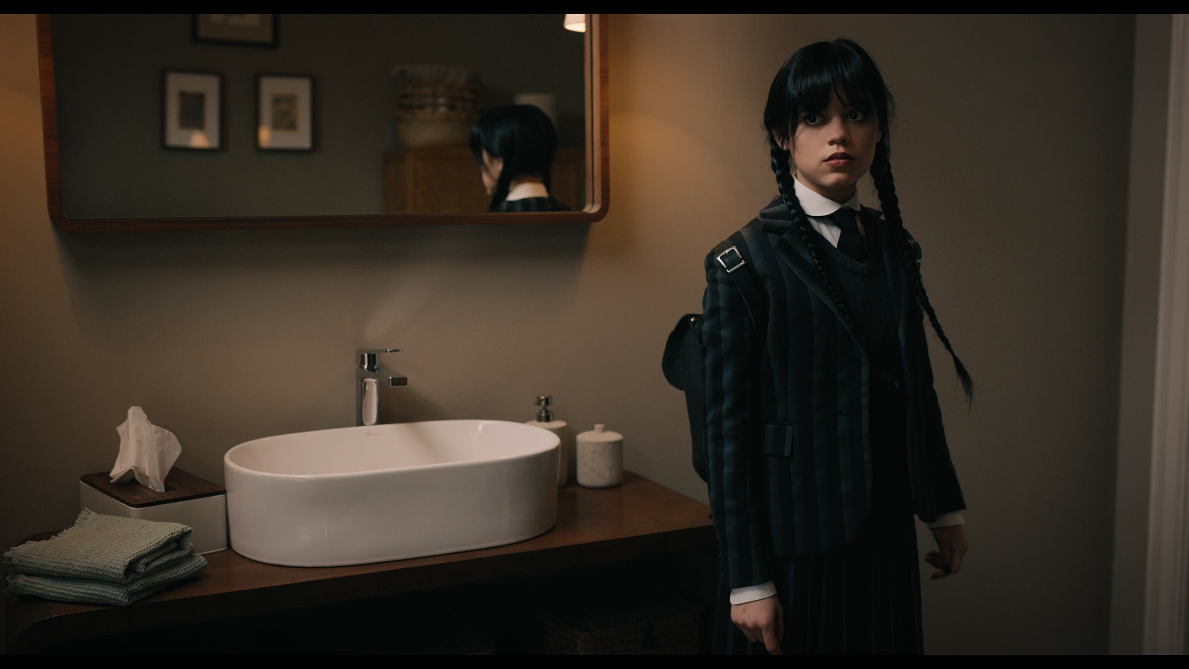 Wednesday S01E01 “Wednesday’s Child Is Full of Woe” screencap 4815