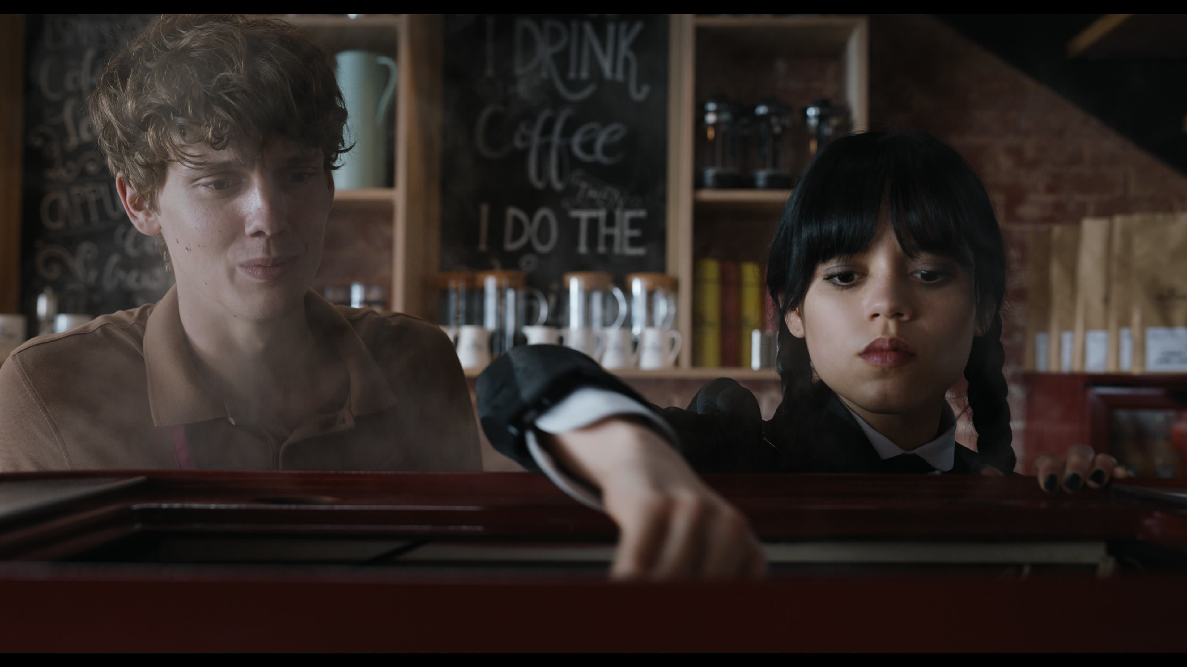 Wednesday S01E01 “Wednesday’s Child Is Full of Woe” screencap 5181