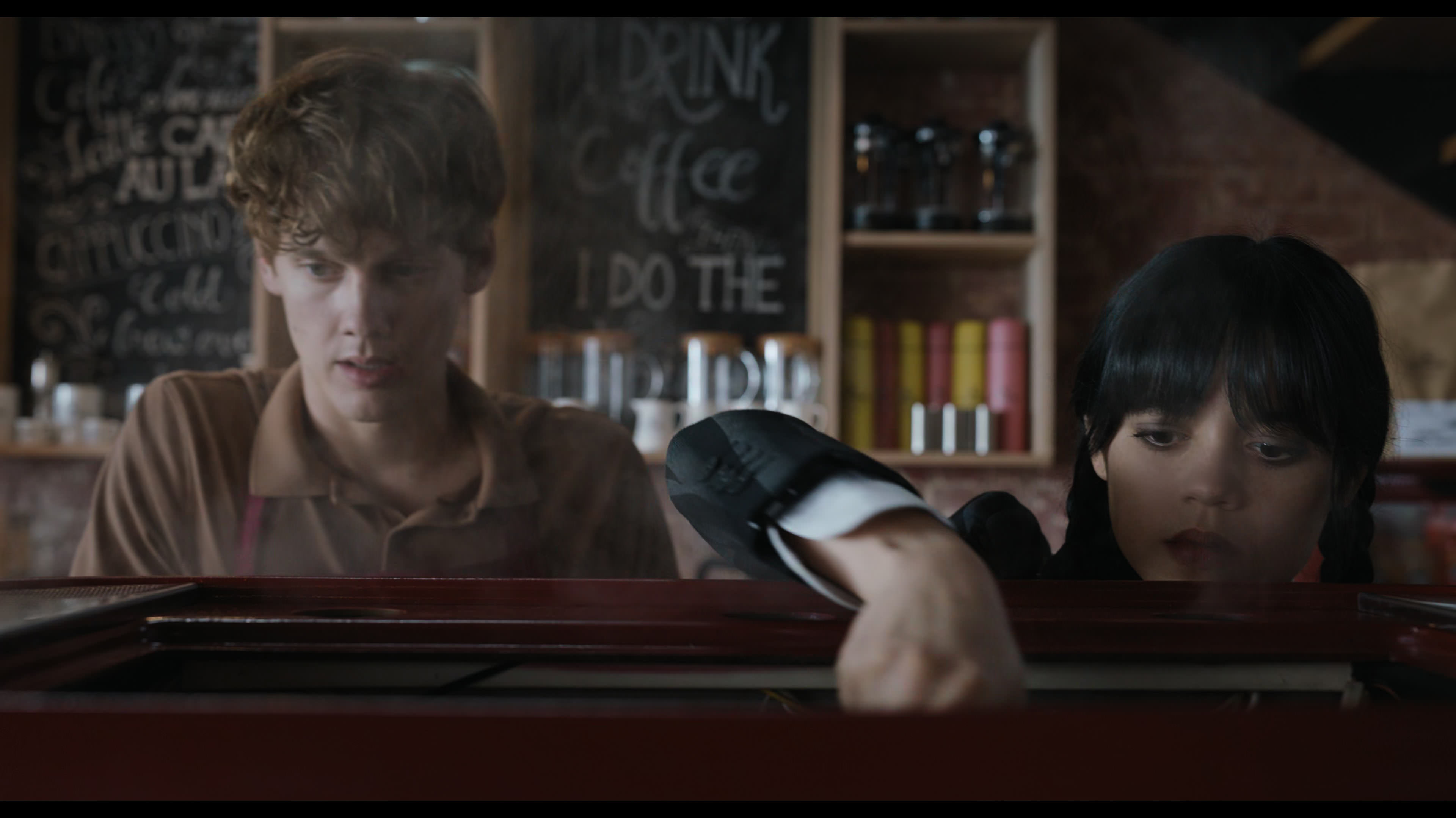 Wednesday S01E01 “Wednesday’s Child Is Full of Woe” screencap 5214
