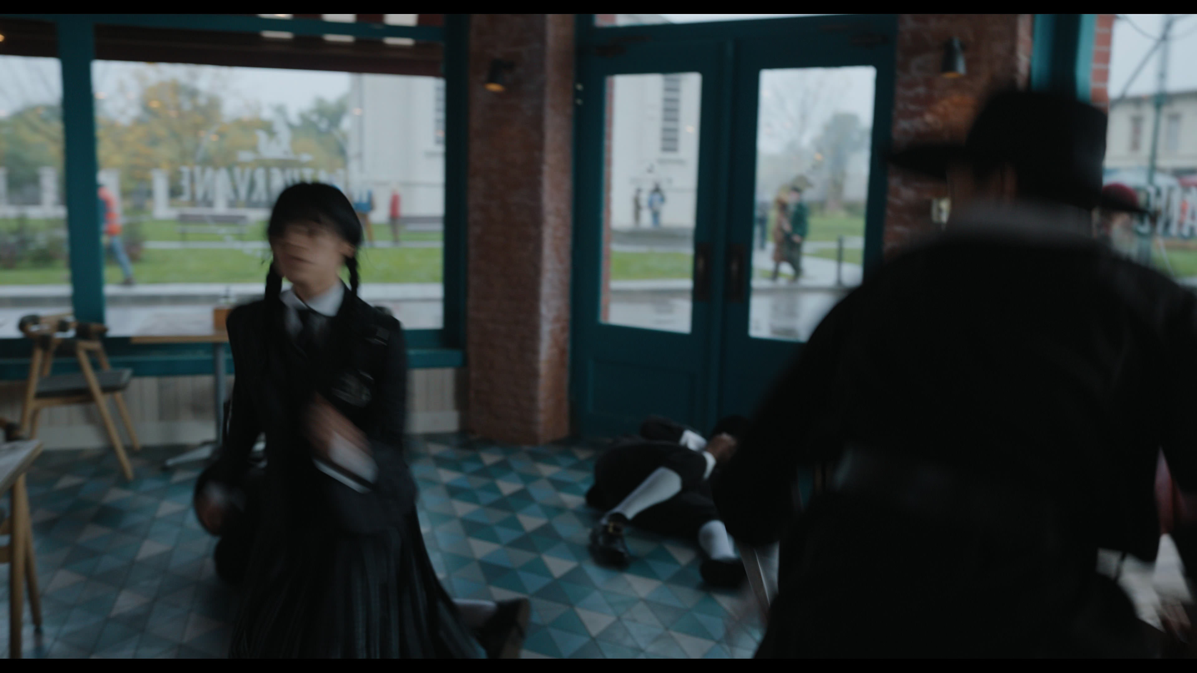 Wednesday S01E01 “Wednesday’s Child Is Full of Woe” screencap 5571