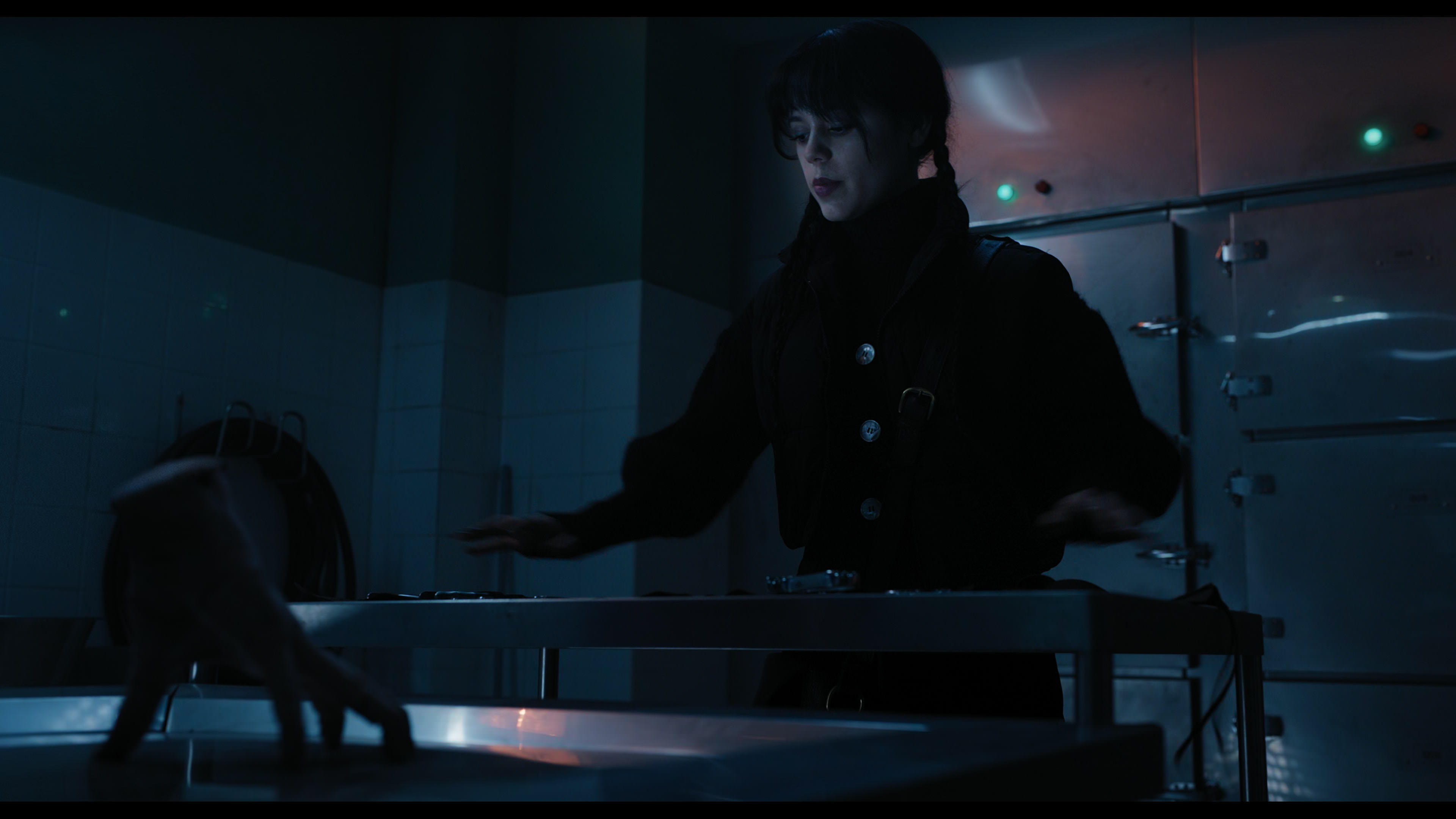 Wednesday S01E04 “Woe What a Night” HD screenshot 125