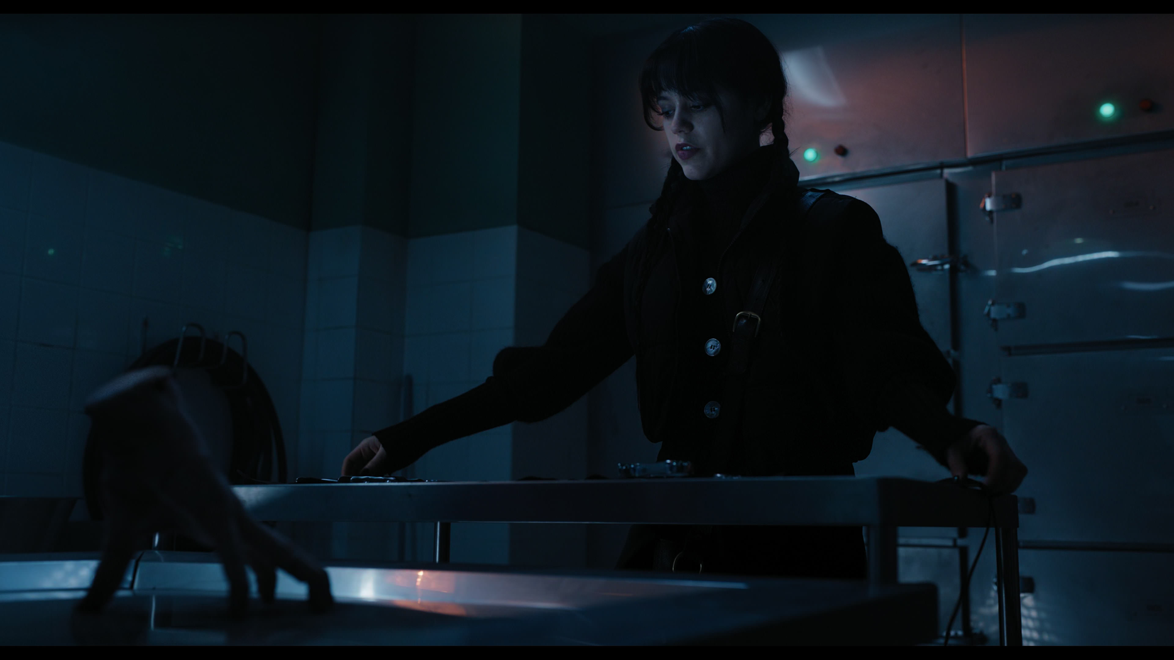 Wednesday S01E04 “Woe What a Night” HD screenshot 128