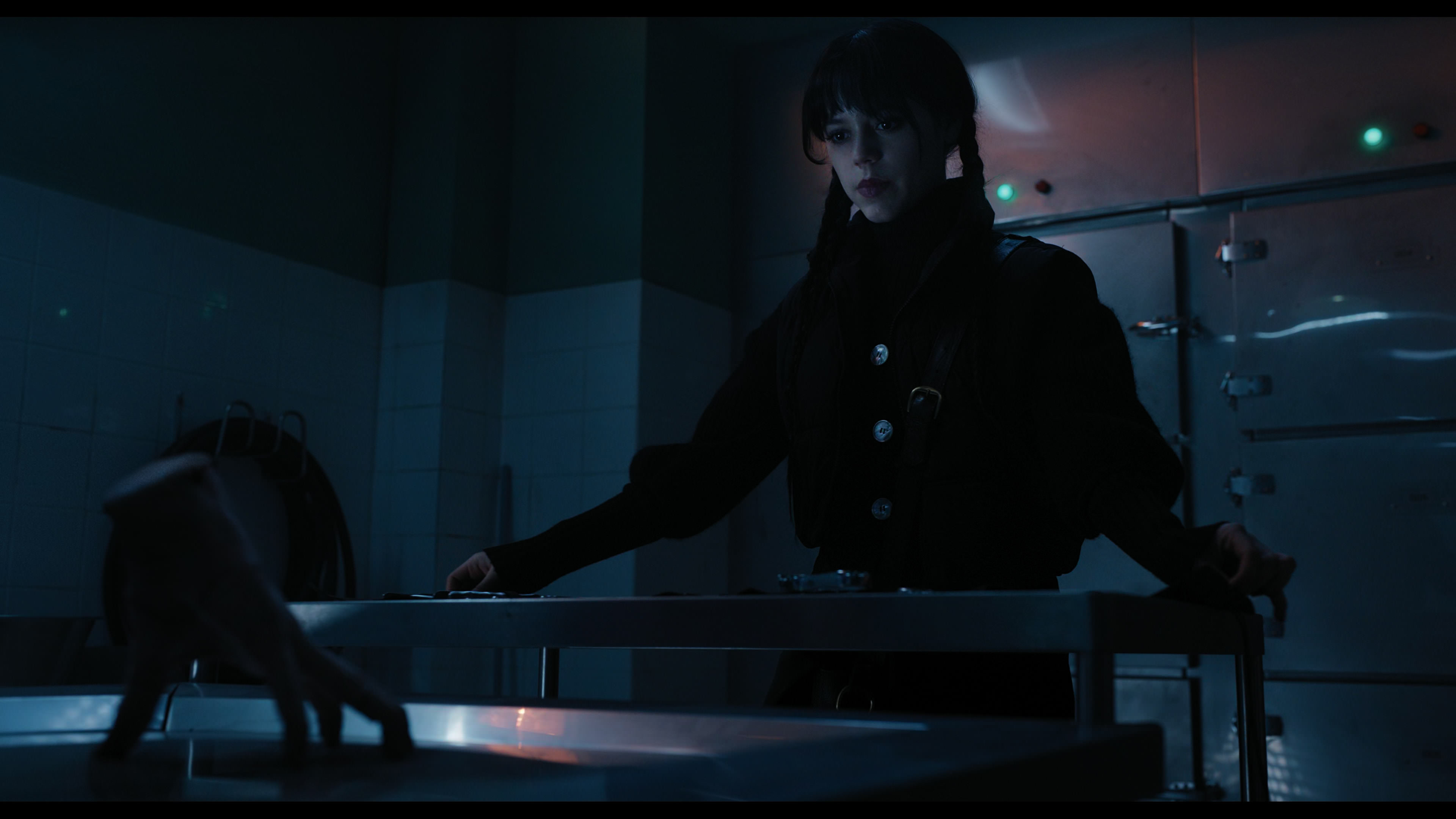 Wednesday S01E04 “Woe What a Night” screencap 129