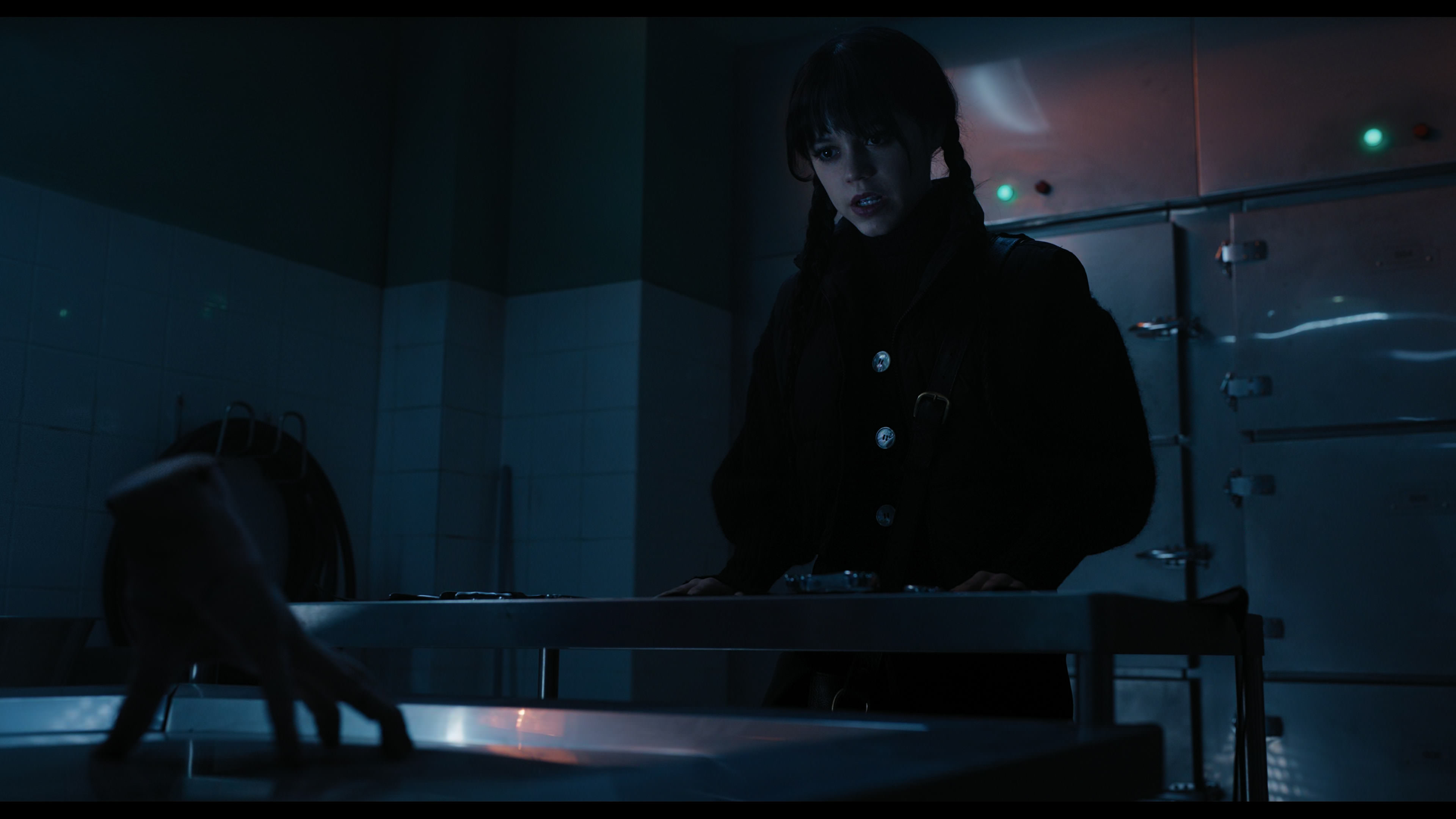Wednesday S01E04 “Woe What a Night” screencap 135