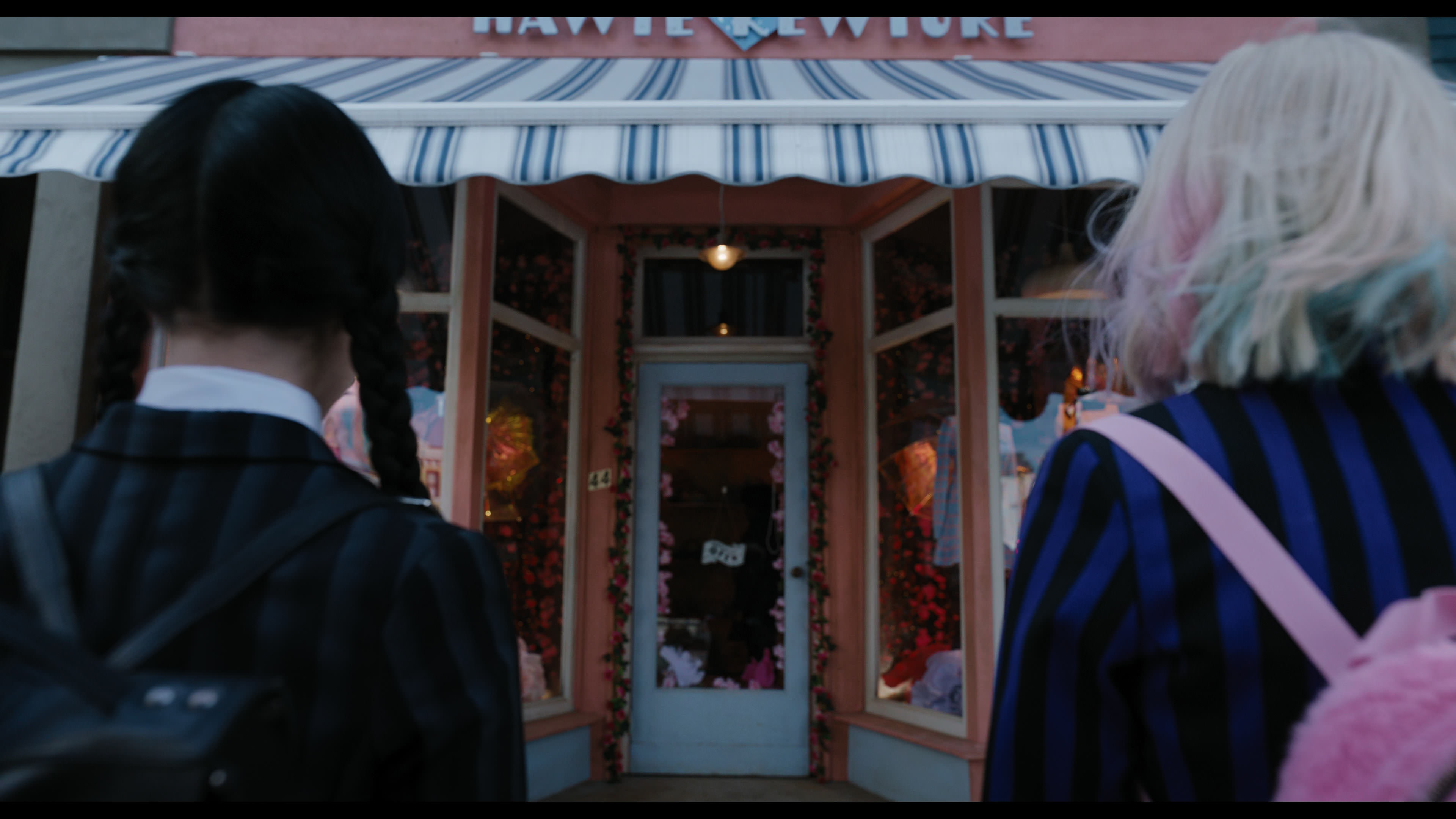 Wednesday S01E04 “Woe What a Night” HD screenshot 1481