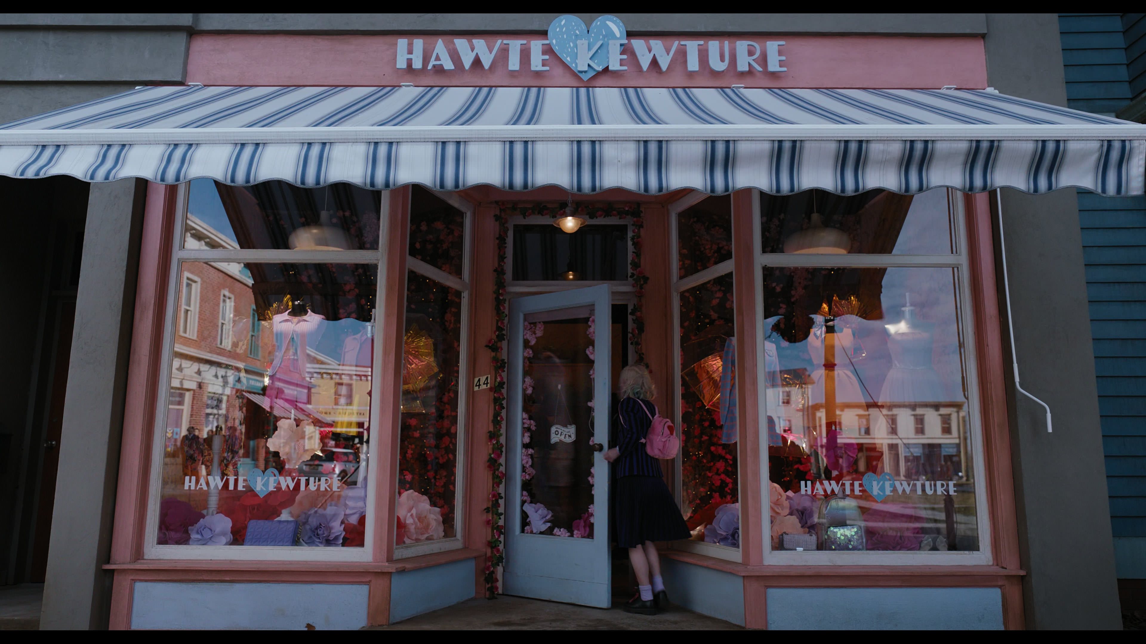 Wednesday S01E04 “Woe What a Night” screencap 1551