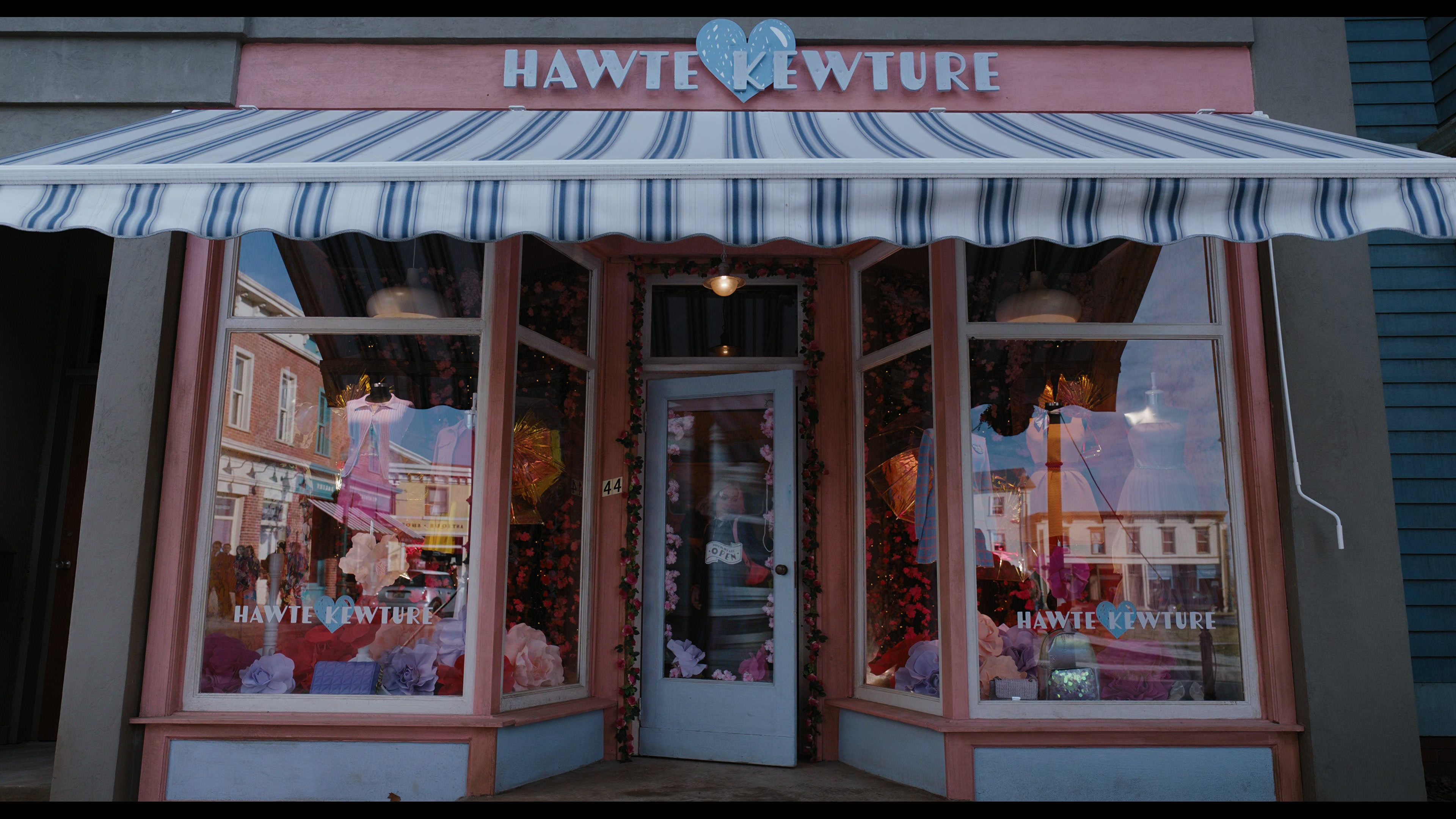 Wednesday S01E04 “Woe What a Night” screencap 1554