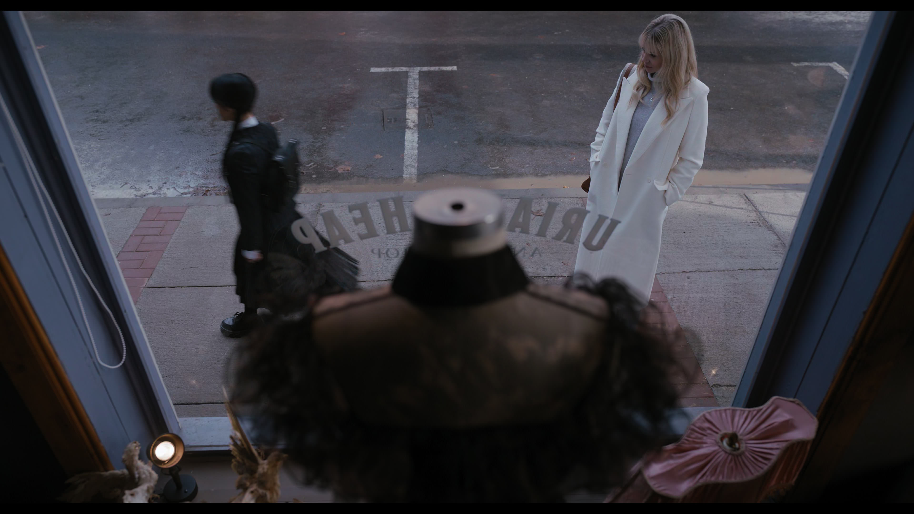 Wednesday S01E04 “Woe What a Night” screencap 1659