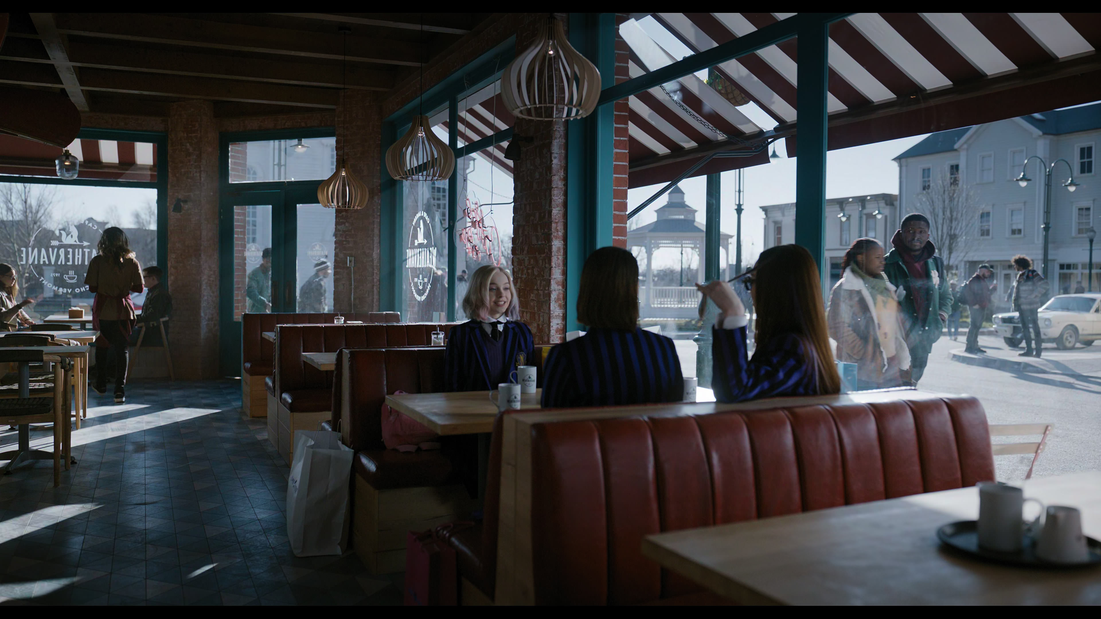 Wednesday S01E04 “Woe What a Night” screencap 1848