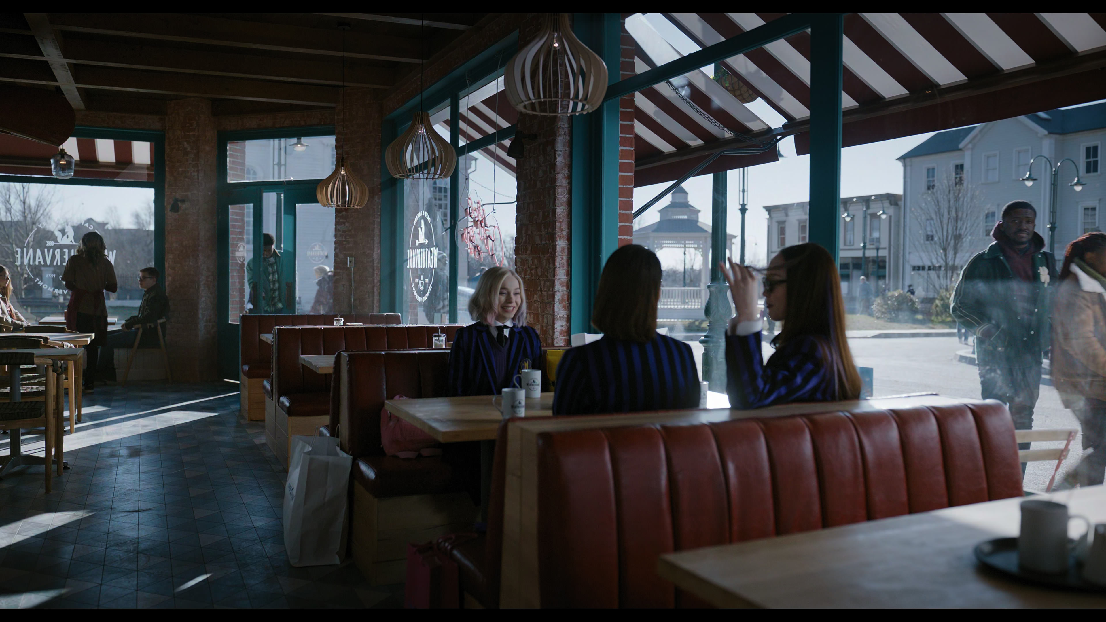 Wednesday S01E04 “Woe What a Night” screencap 1851
