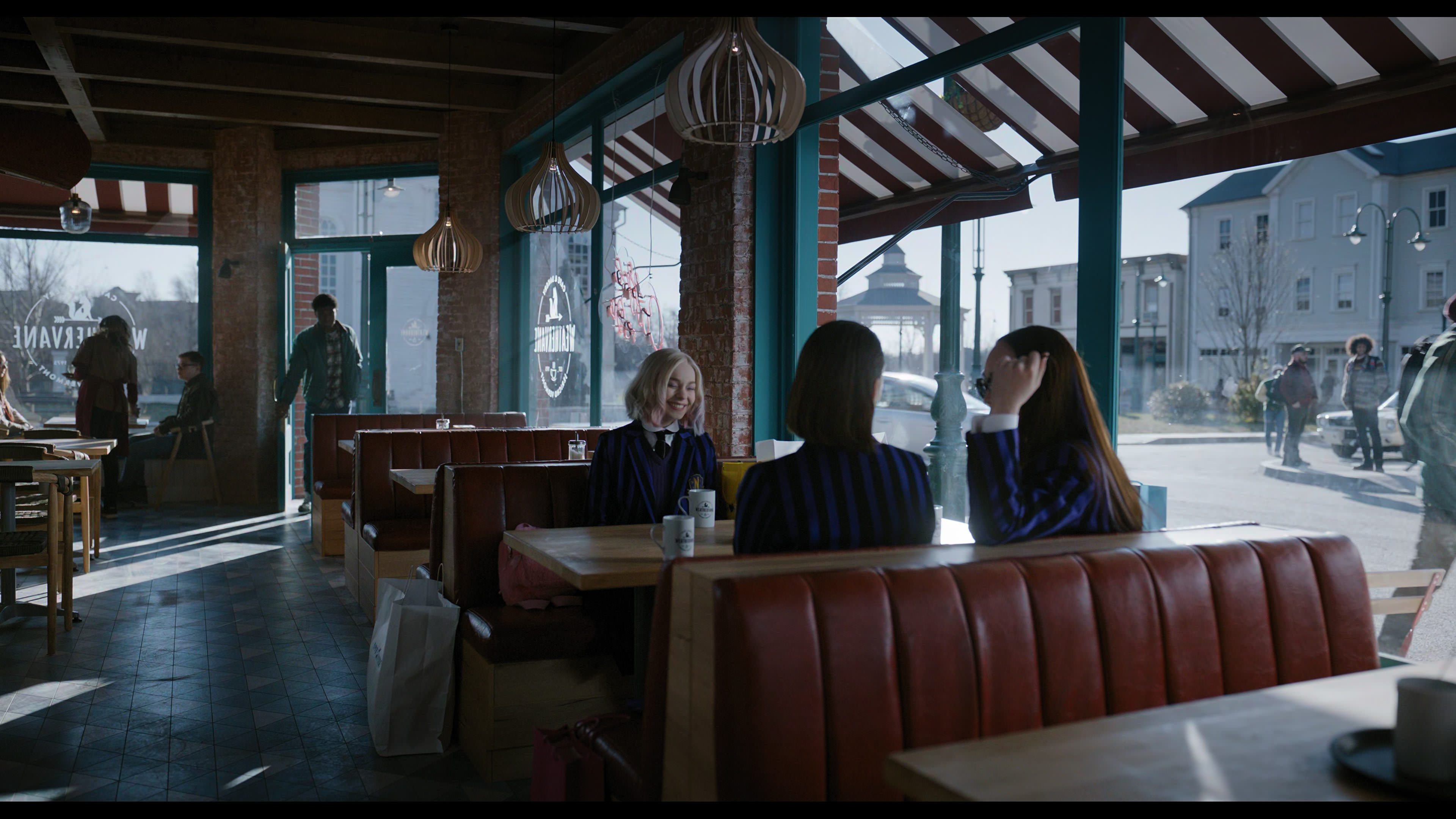 Wednesday S01E04 “Woe What a Night” screencap 1854