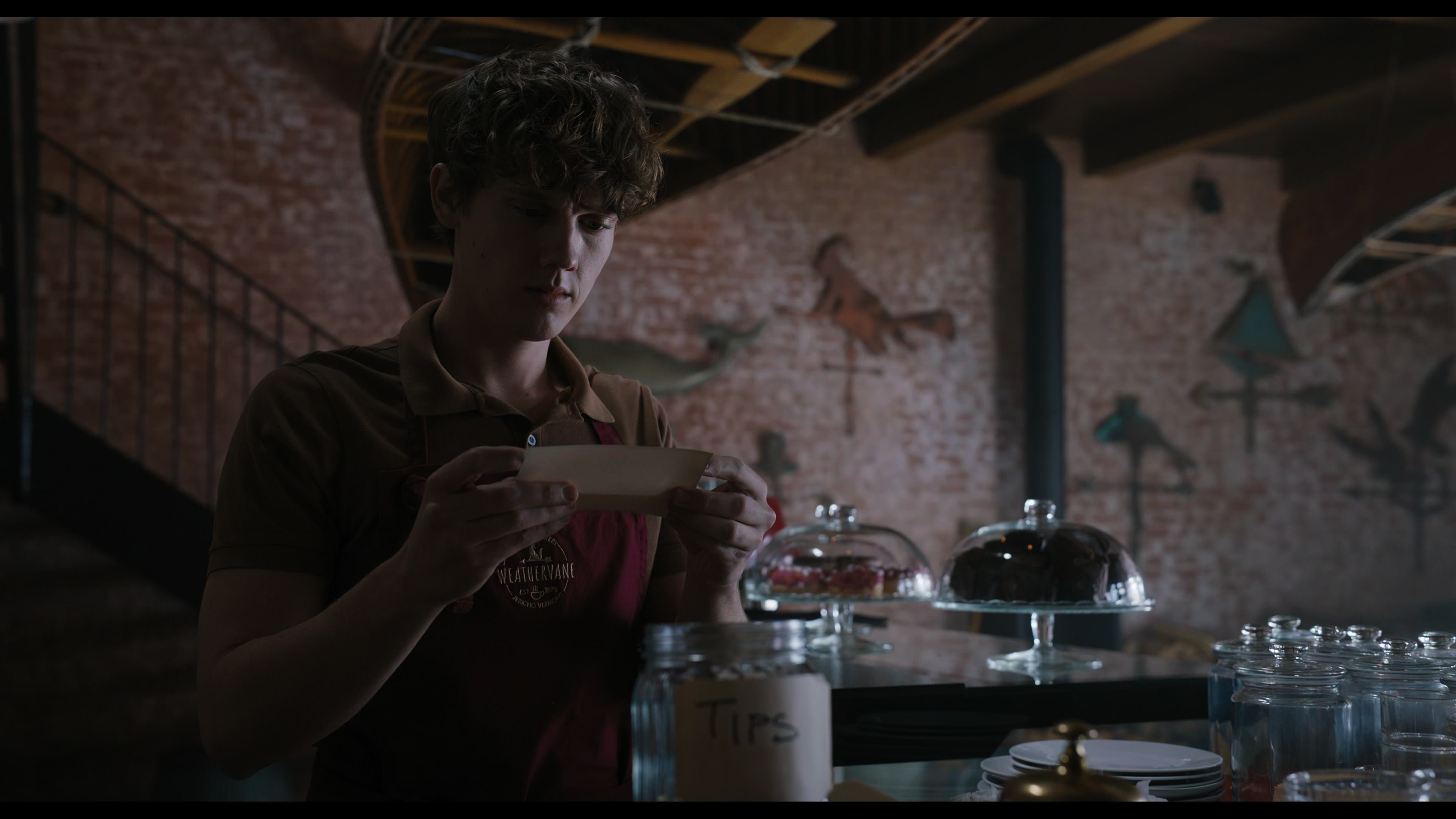 Wednesday S01E04 “Woe What a Night” screencap 3396