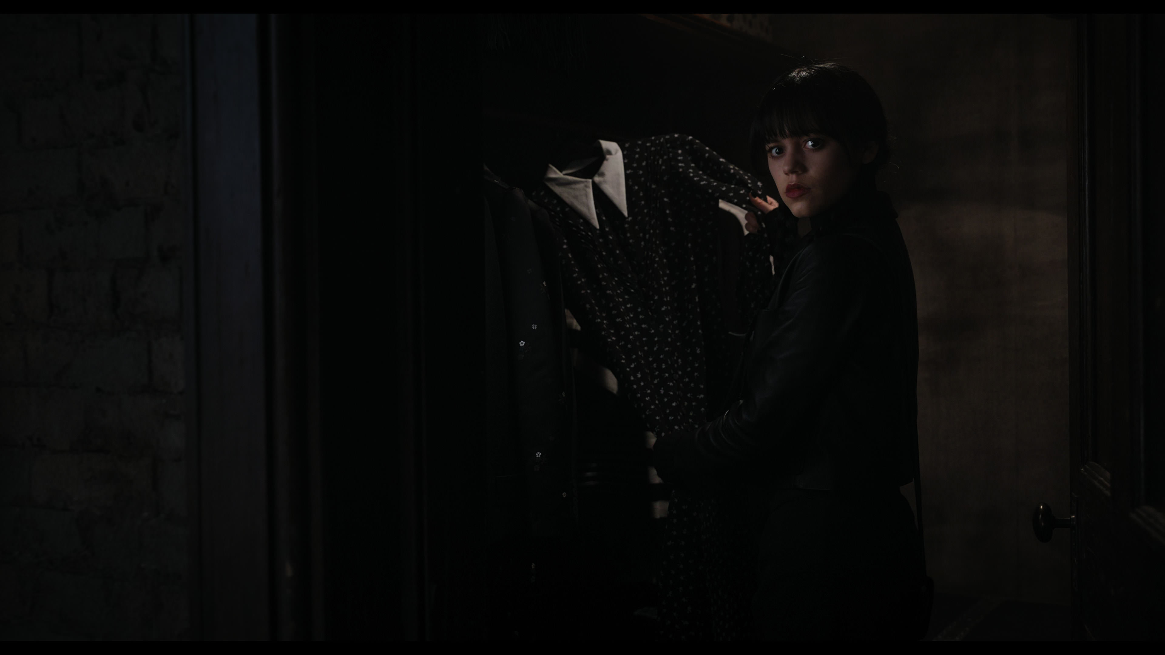 Wednesday S01E04 “Woe What a Night” screencap 3768