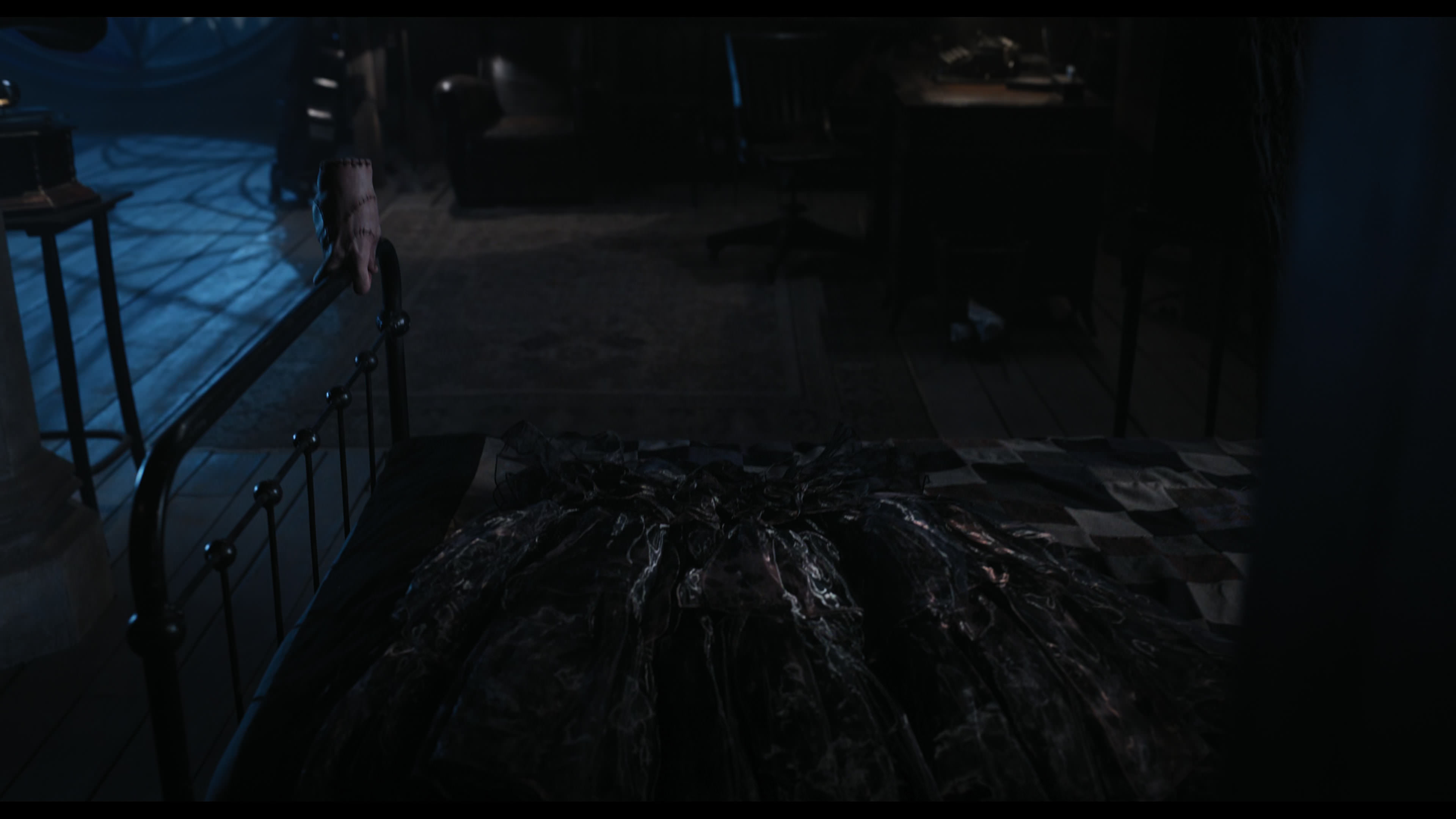 Wednesday S01E04 “Woe What a Night” HD screenshot 3776