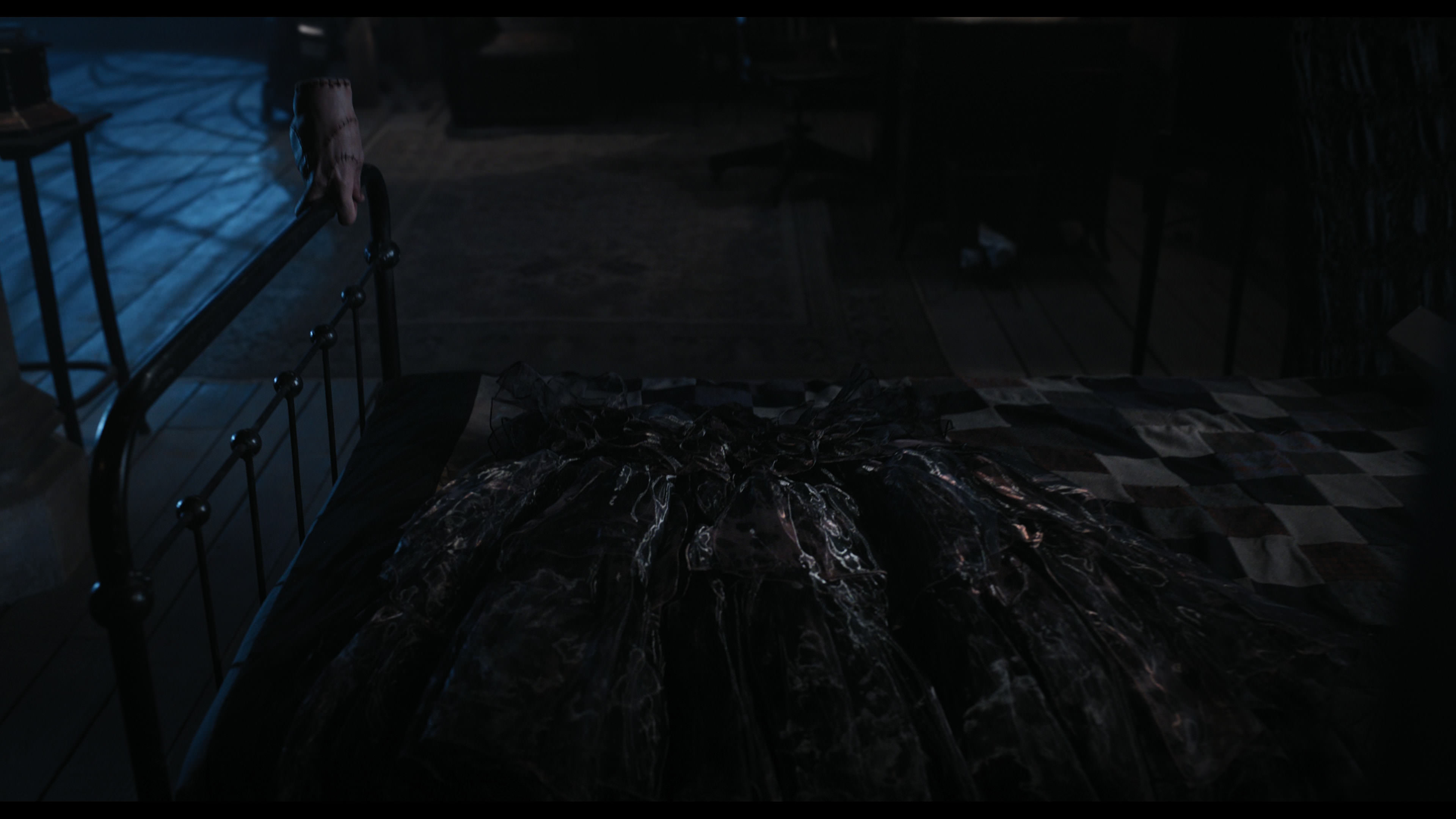 Wednesday S01E04 “Woe What a Night” screencap 3777