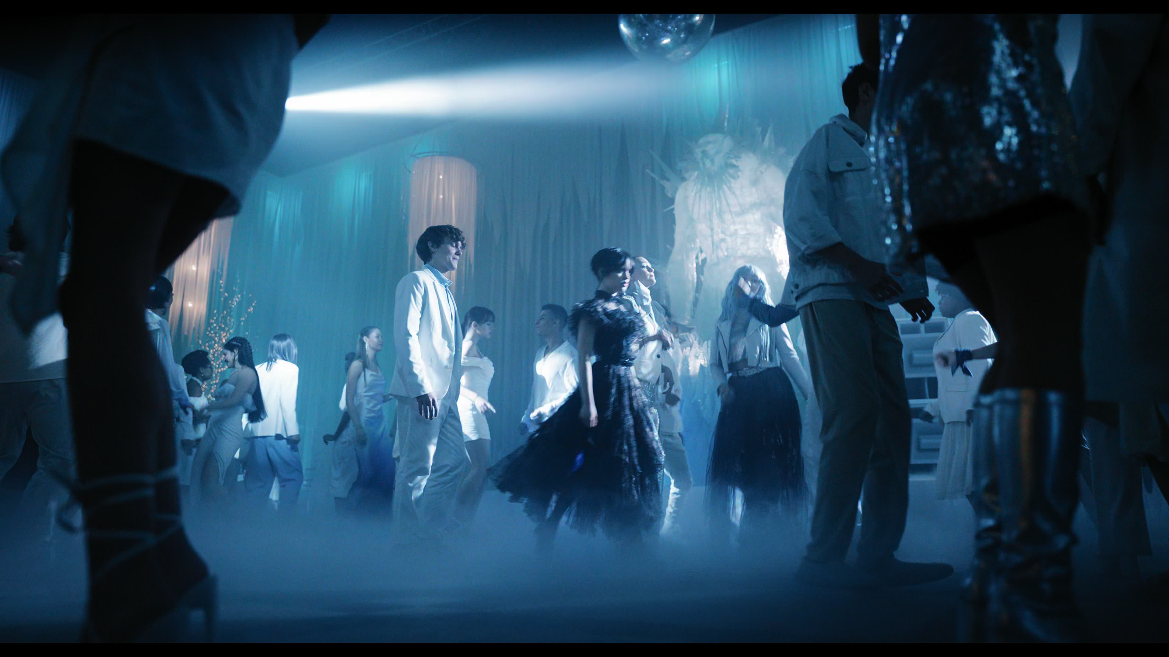 Wednesday S01E04 “Woe What a Night” screencap 5034