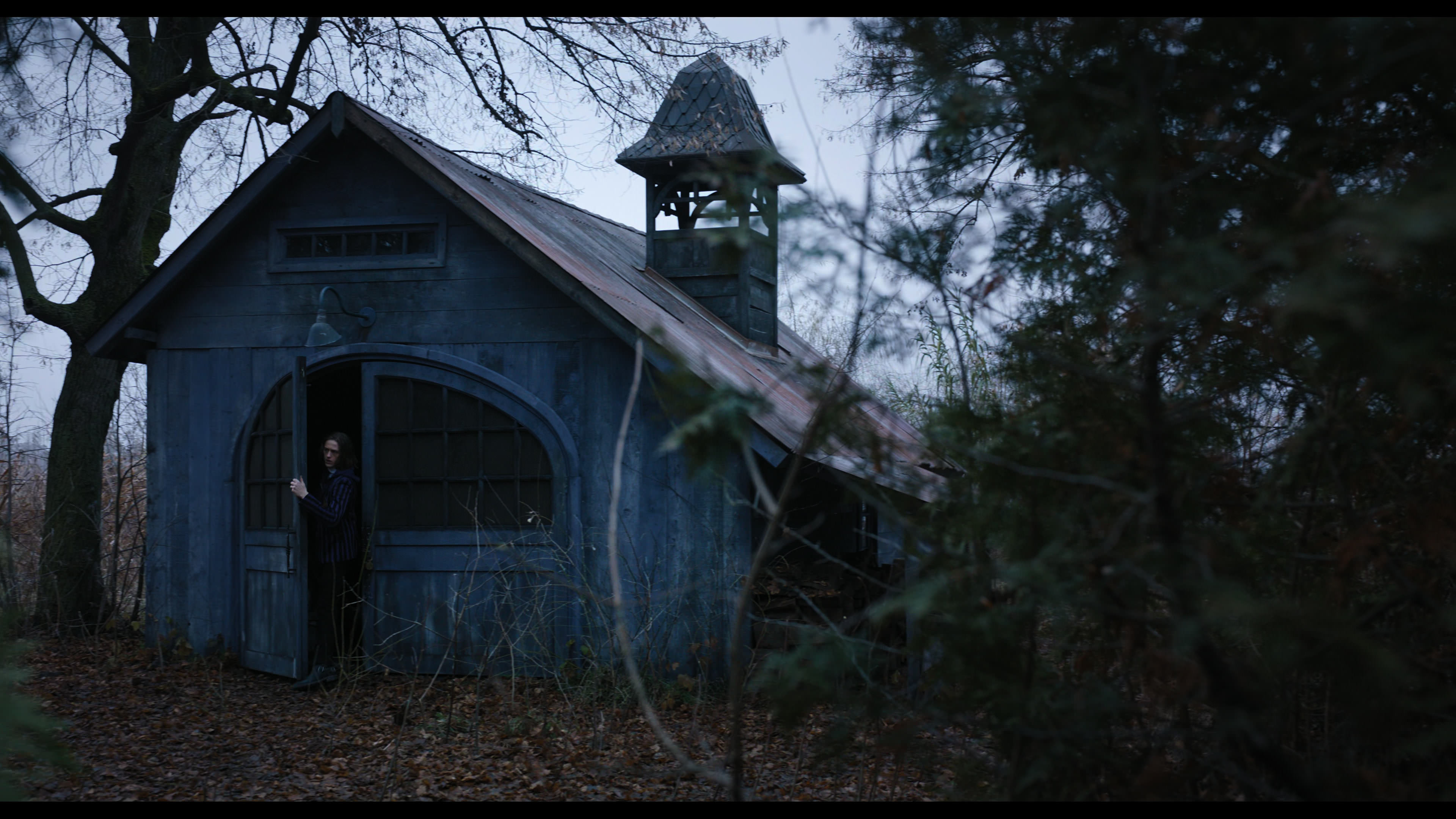 Wednesday S01E04 “Woe What a Night” screencap 966